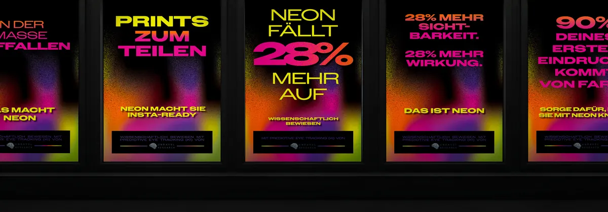 Reihe von Postern mit Neonfarben und Slogans wie „Prints zum Teilen“ und „Neon fällt 28 % mehr auf“